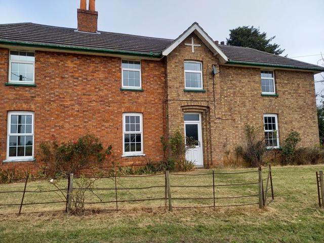 4 bedroom Detached House